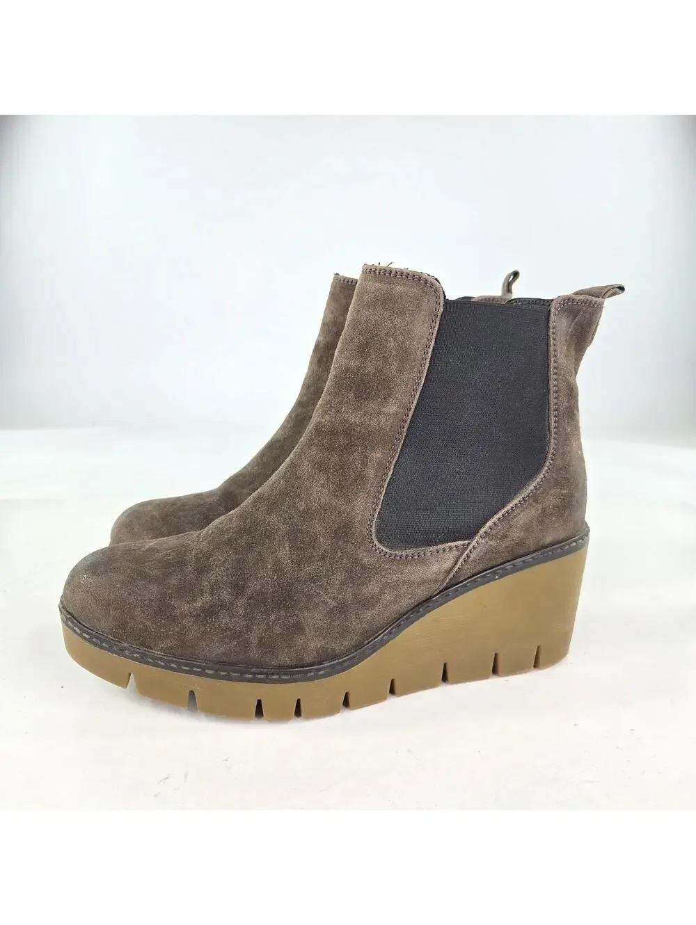 Diba True Nir Vana women's ankle boots US 10 tan suede Chelsea Wedge Booties
